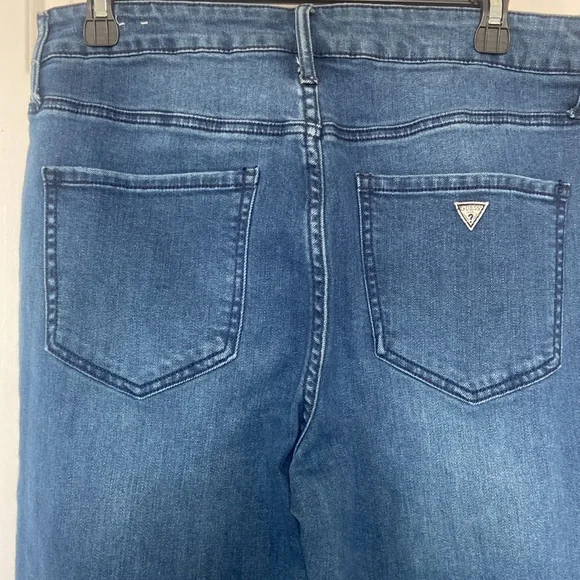 Guess Jeans - Picture 4 of 8